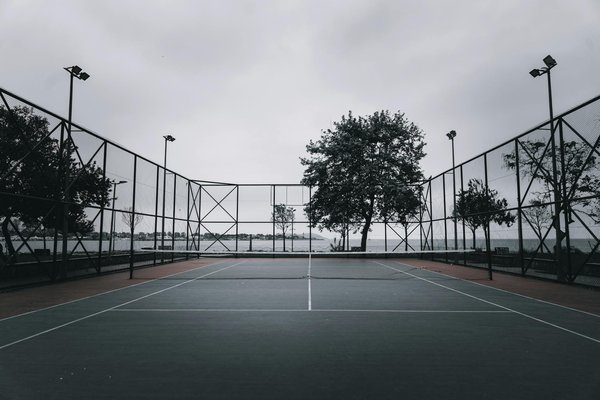 Comparaison du Cyclisme Indoor et Outdoor : Bénéfices et Défis à Connaître