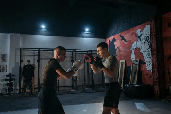 Les exercices essentiels pour maximiser votre puissance de pédalage en montée